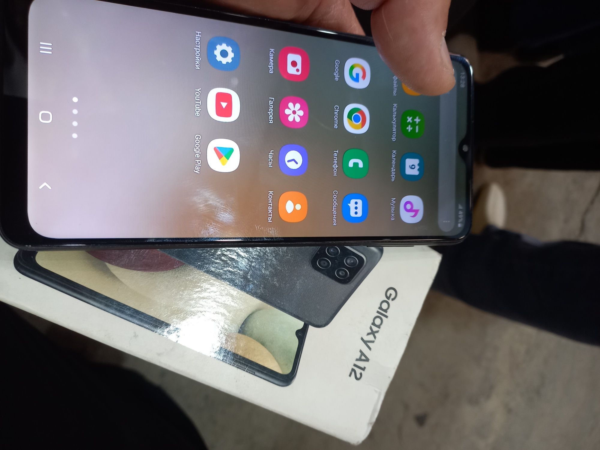 A12 samsung holati tiniq 32GB hotirasi 2 sim kartasi imeyka bo'gan .