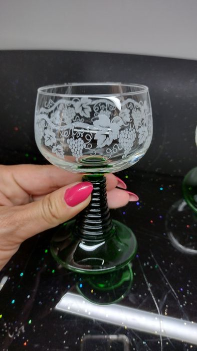 Чаши за вино/ракия със зелено столче. 4 модела по 4 броя, 1 модел 2 бр