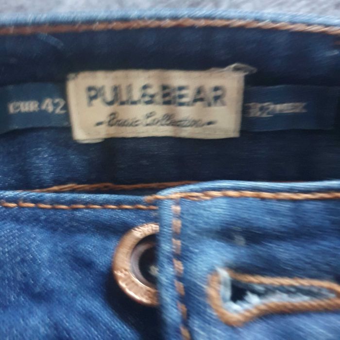 Vand jeans de dama PULL&BEAR  50 de lei