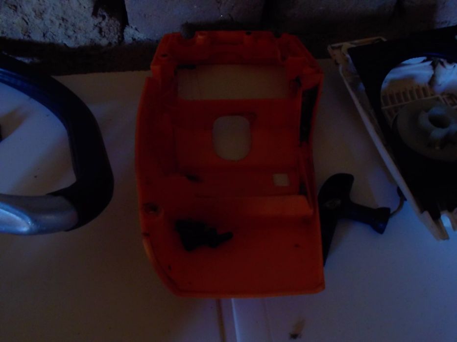 Китайска моторна резачка Stihl на часи