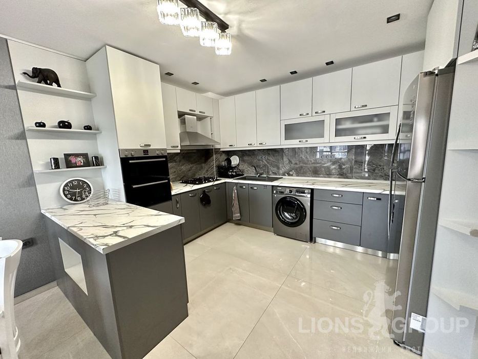 Продава се Тристаен апартамент в к.к. Златни пясъци - 115 кв.м за 2166 €/кв.м - Снимка #1