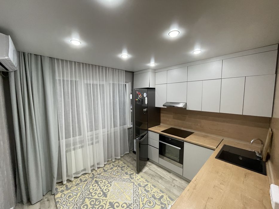 Продается 3шка улучшенка на Дворце Спорта