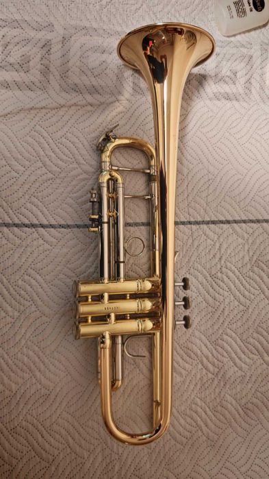 Предлагам за продажба тромпет Vincent Bach Stradivarius 37 Gold