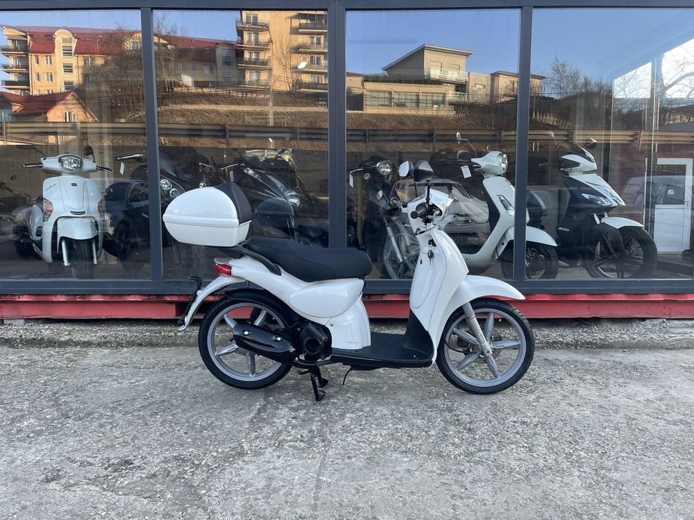 Scuter Aprilia scarabeo 100 cc