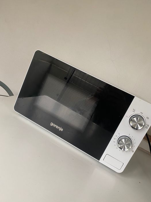 Vând cuptor cu microunde!