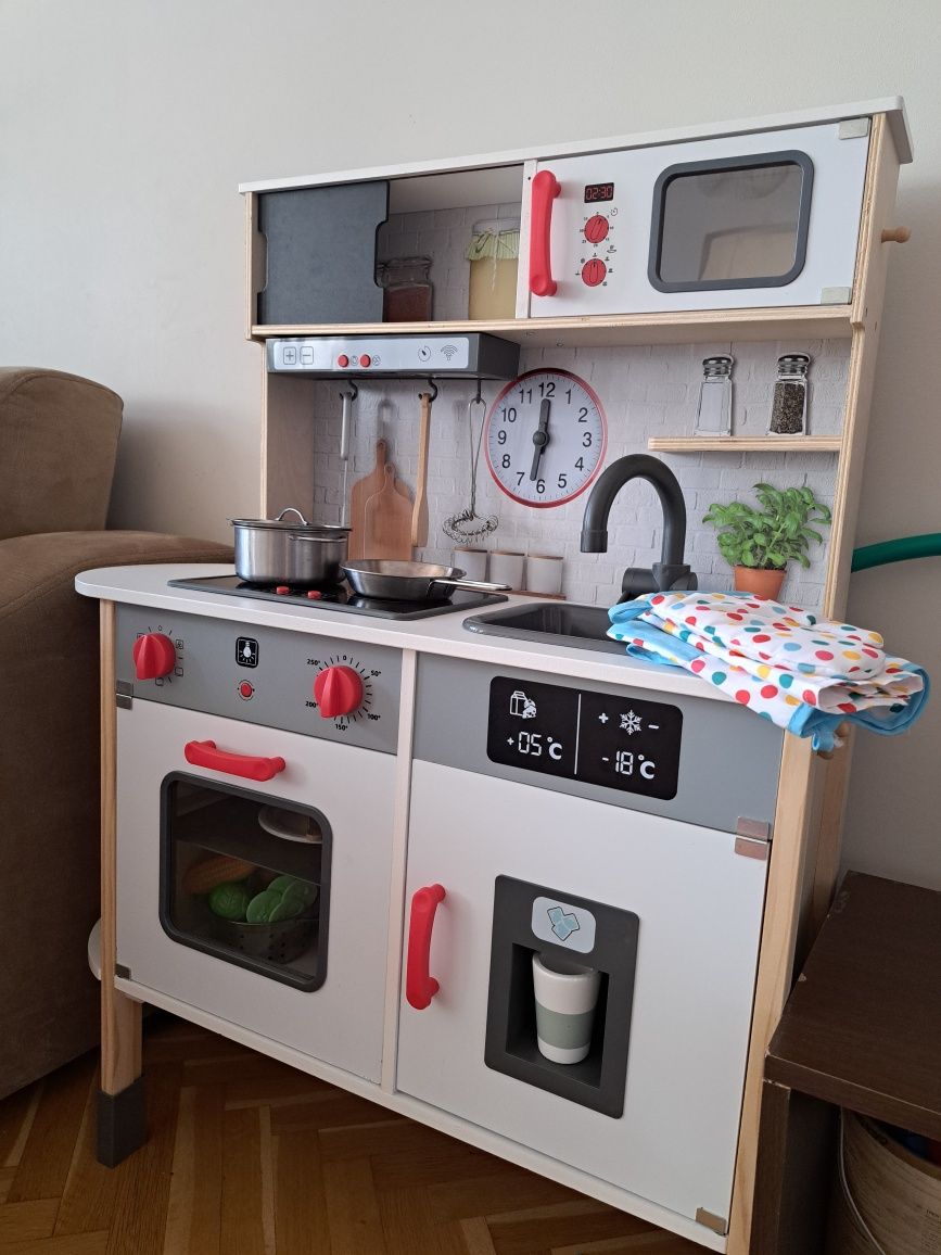 Дървена кухня  в перфектно състояние
