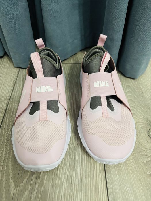 Adidasi Nike —-35,5