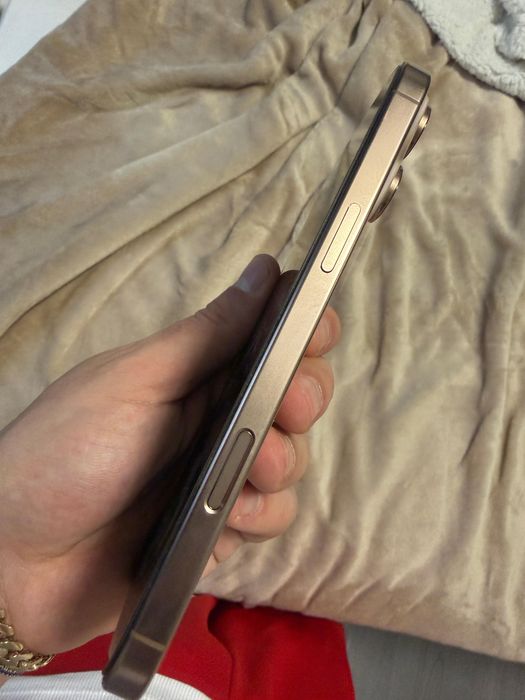 Iphone 16 pro max dessert titanium