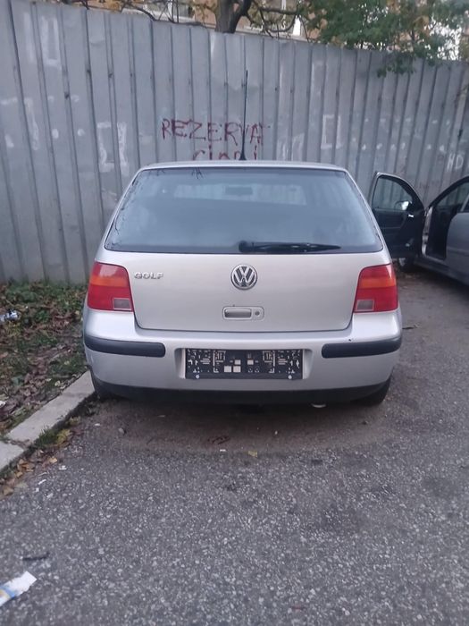 Vand Golf 4 Coupe 450€ motor 1.4 benzina