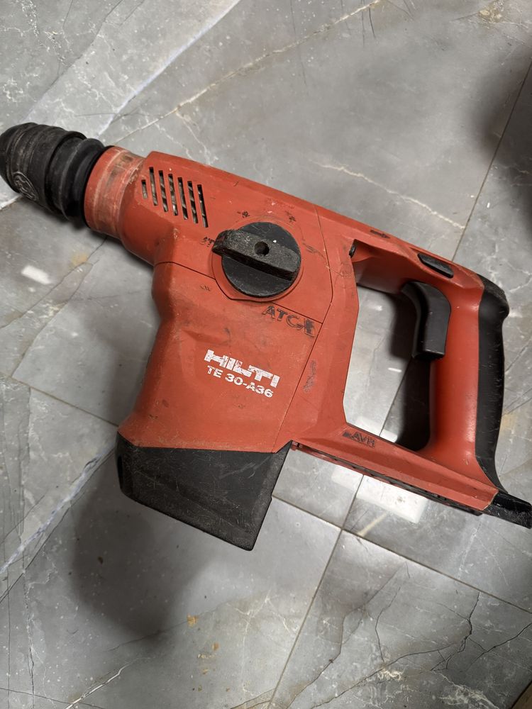 Въртяща се безкабелна ударно-пробивна машина Hilti TE30-A36