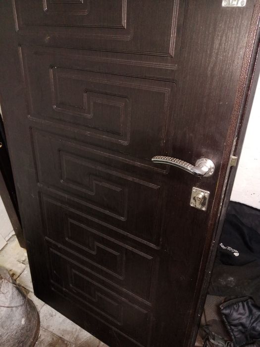 Продам входную дверь 96ая P