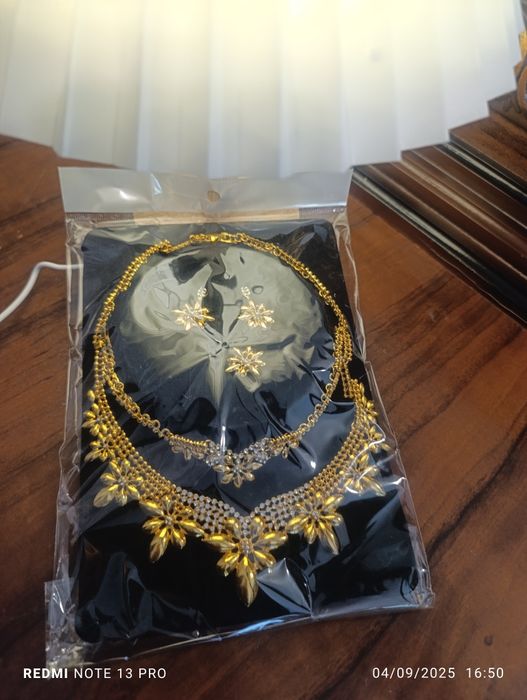 Shoxona 24 karat oltin bilan qoplangan ayollar taqinchoqlari