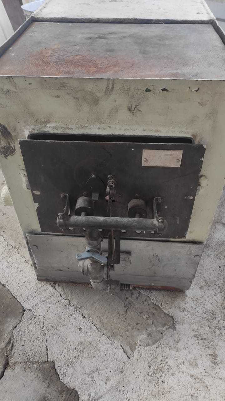 Продам газовую печь напольную б/у