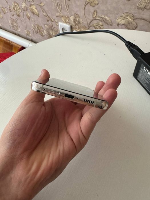 Samsung s 23 plus 8/ 512 xolati ideal