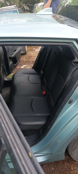 Тойота Приус  Хибрид  4x4