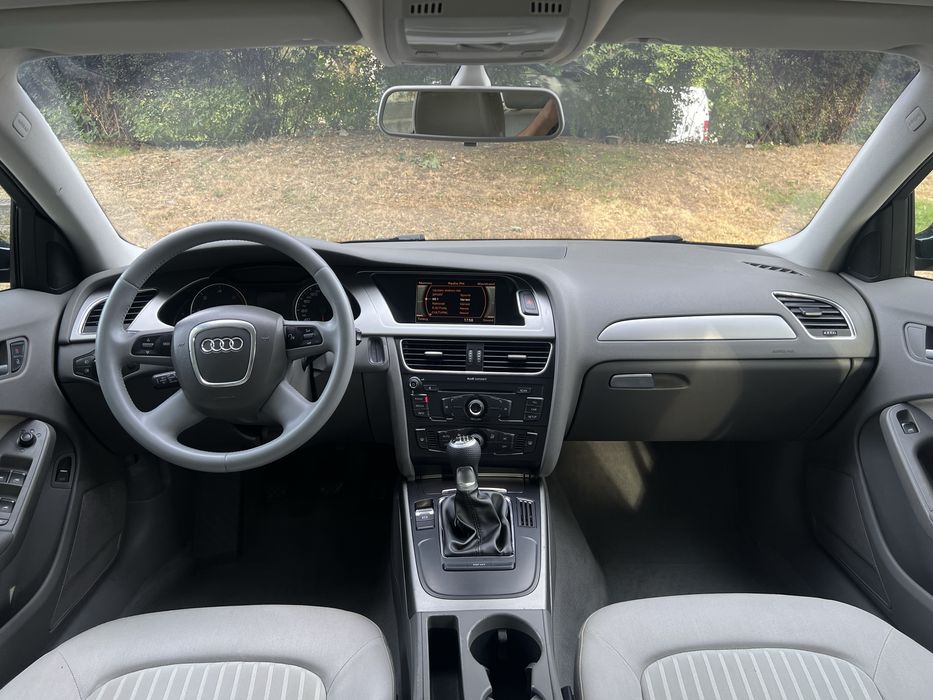 •Audi A4 B8 2009 2.0TDI Berlina•