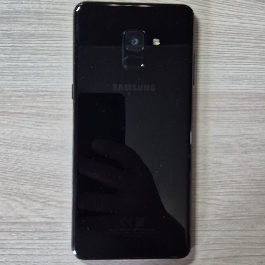 Самсунг А8+ смартфон