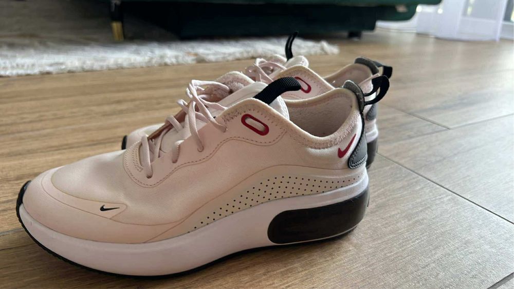 Adidasi nike air max Dia