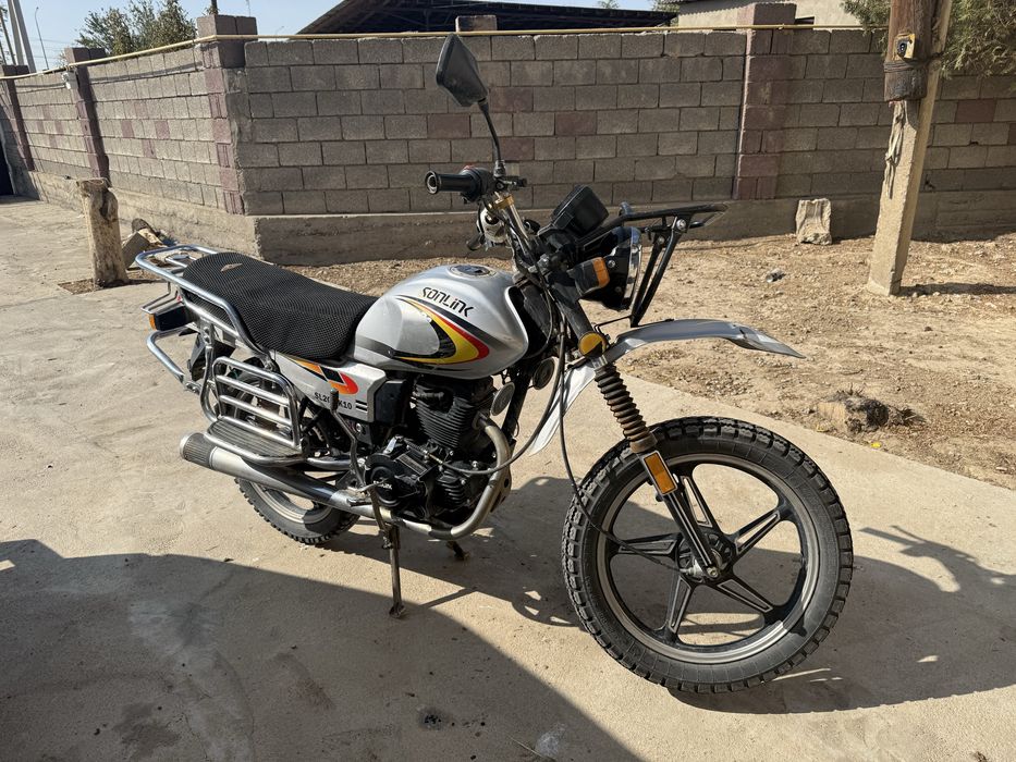 мотоцикл марки Lifan, модель SL200-K10.