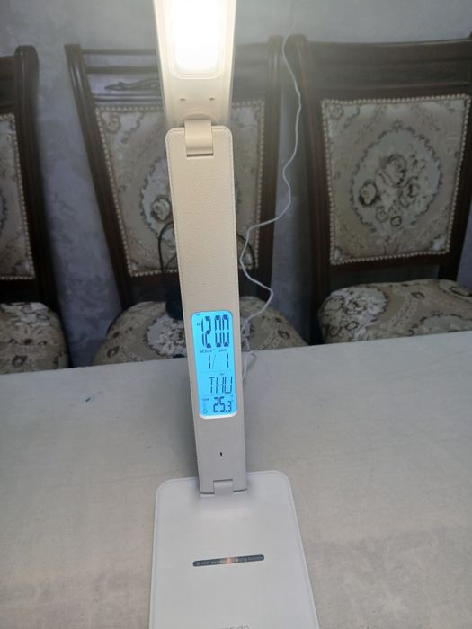 Продаётся светильник недорого очень удобный кому интересно звоните по