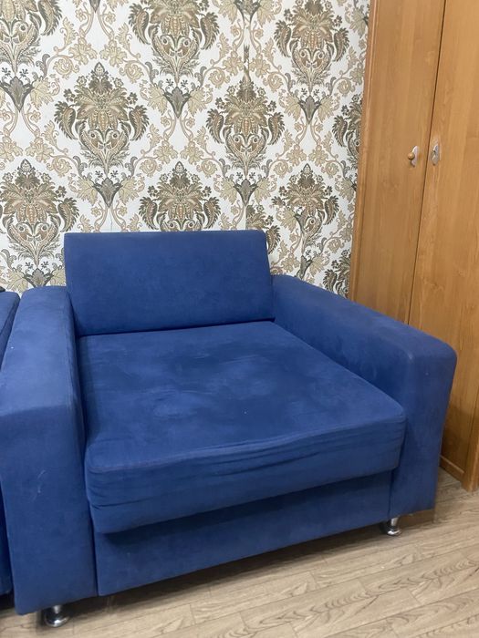 кресло,цвет синий.