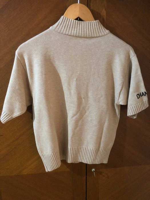 Подарю майку с воротником  размером L-XL (только с примеркой)