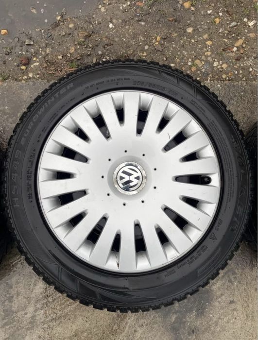 Vand cauciucuri de iarna 205/55/16 impreuna cu jenti,capace VW