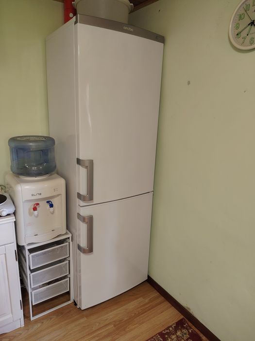 Vând combina frigorifica Artic defecta.