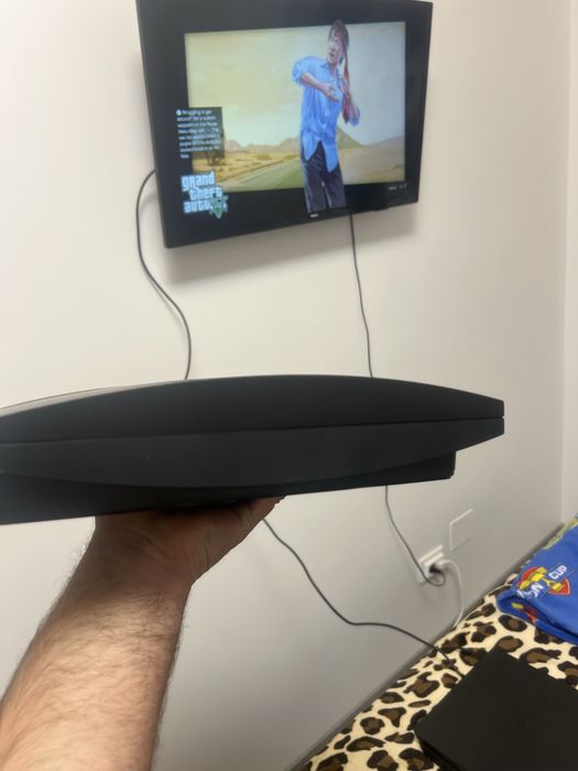 Vand playstation modat cu peste 35 de jocuri instalate