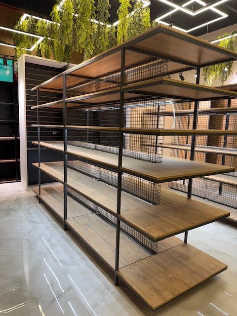 Срочно! Лофт усулида килинган янги витрина сотилади!