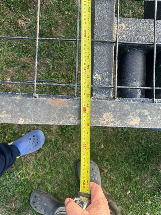 Trailer baloti rotunzi și cisterna