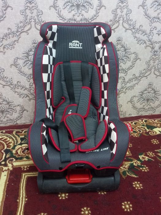 Автокресло сотилади