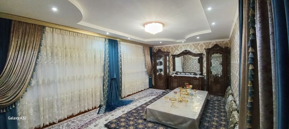Hovli uy sotiladi