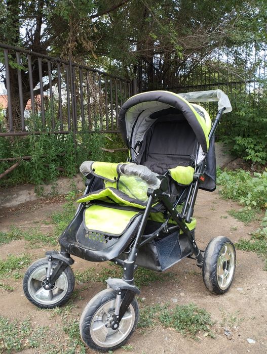 Продам коляску за 8000тг.