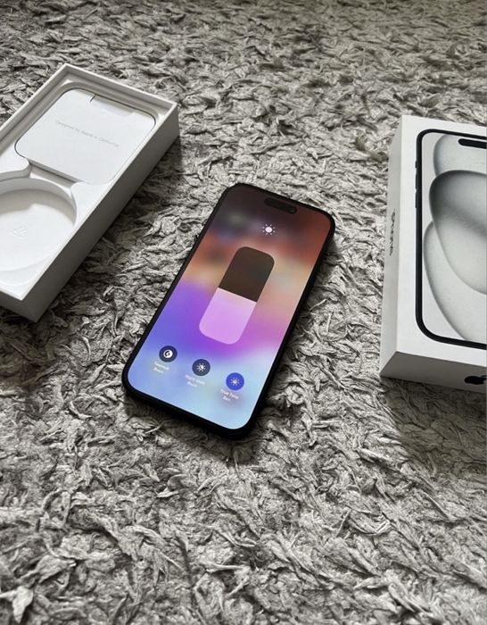 iPhone 15 (black titanium)