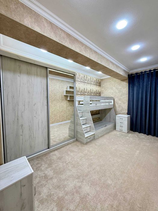 Максим Горький Новостройка 
3/3/4
Площадь: 80 м²