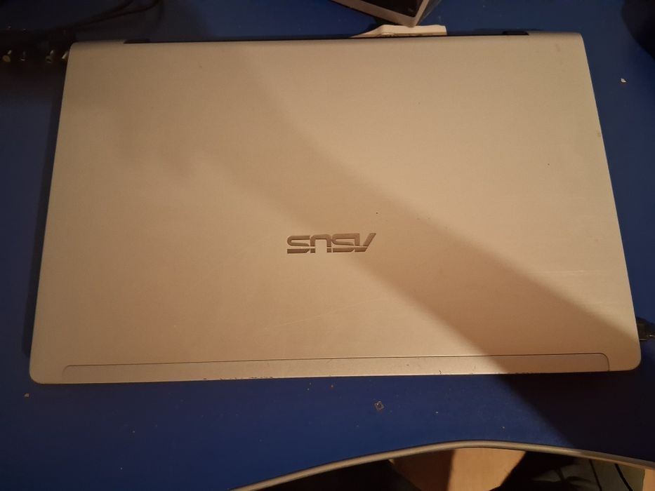 vând sau schimb laptop ASUS UL50V
