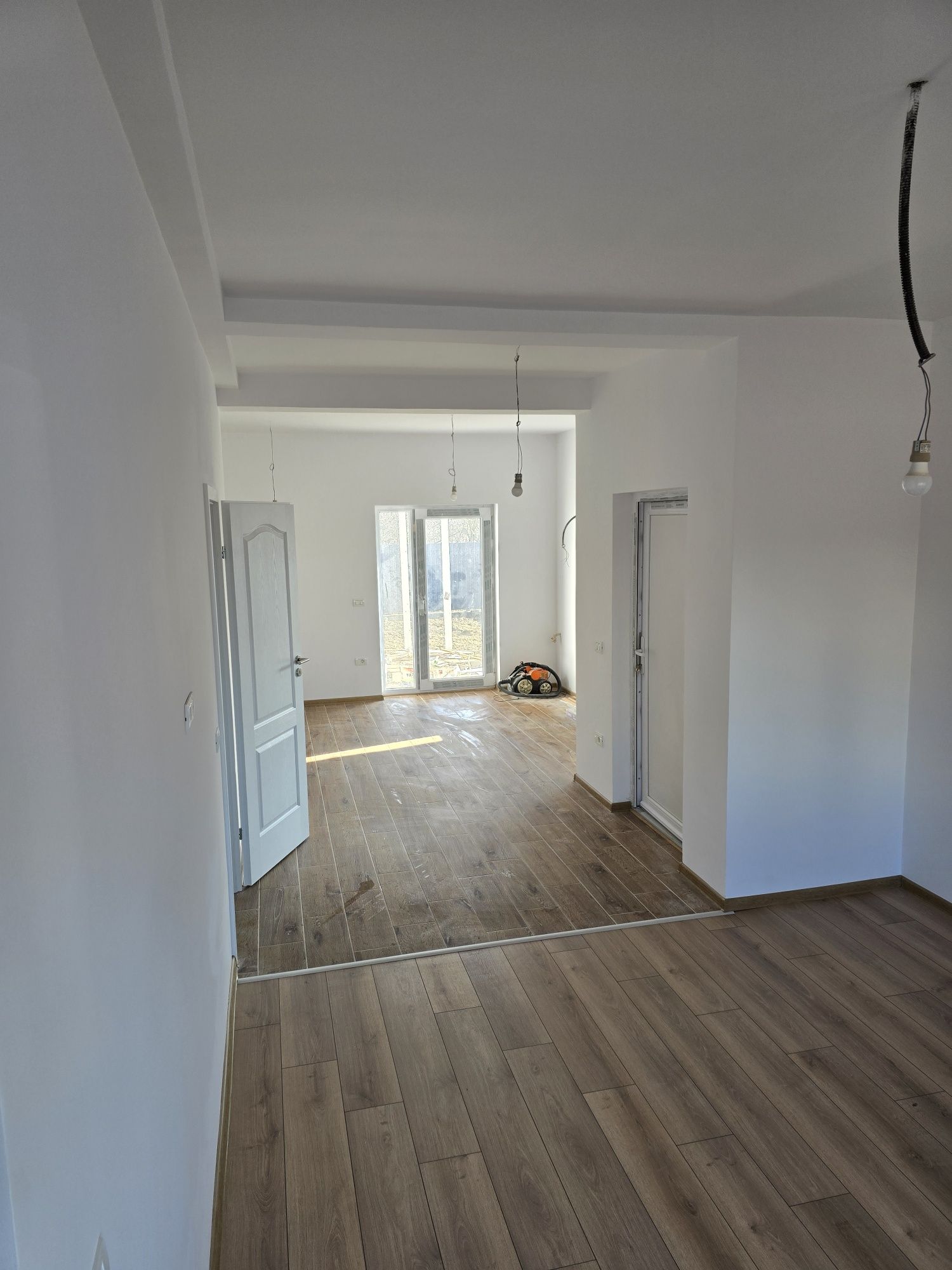 Casă tip duplex de vânzare
