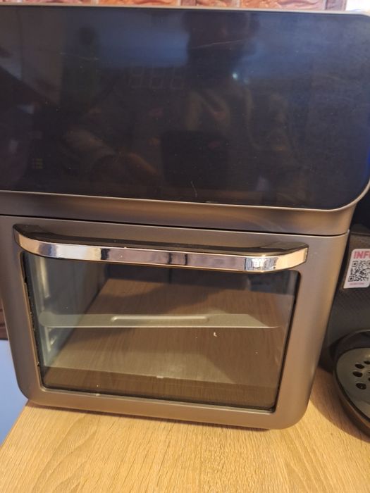 Vând Air Fryer aproape nou folosit doar o singura data