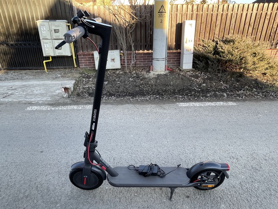 Xiaomi scooter 4/Motor burshless 300w/214 Km/2023