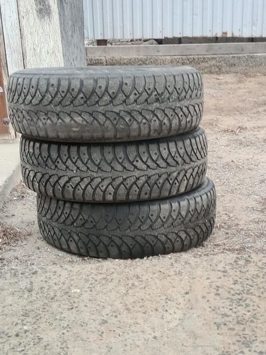 Покрышки зимние в хорошем состоянии