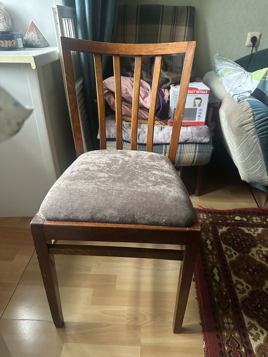 Продам стулья 4 штуки деревянные