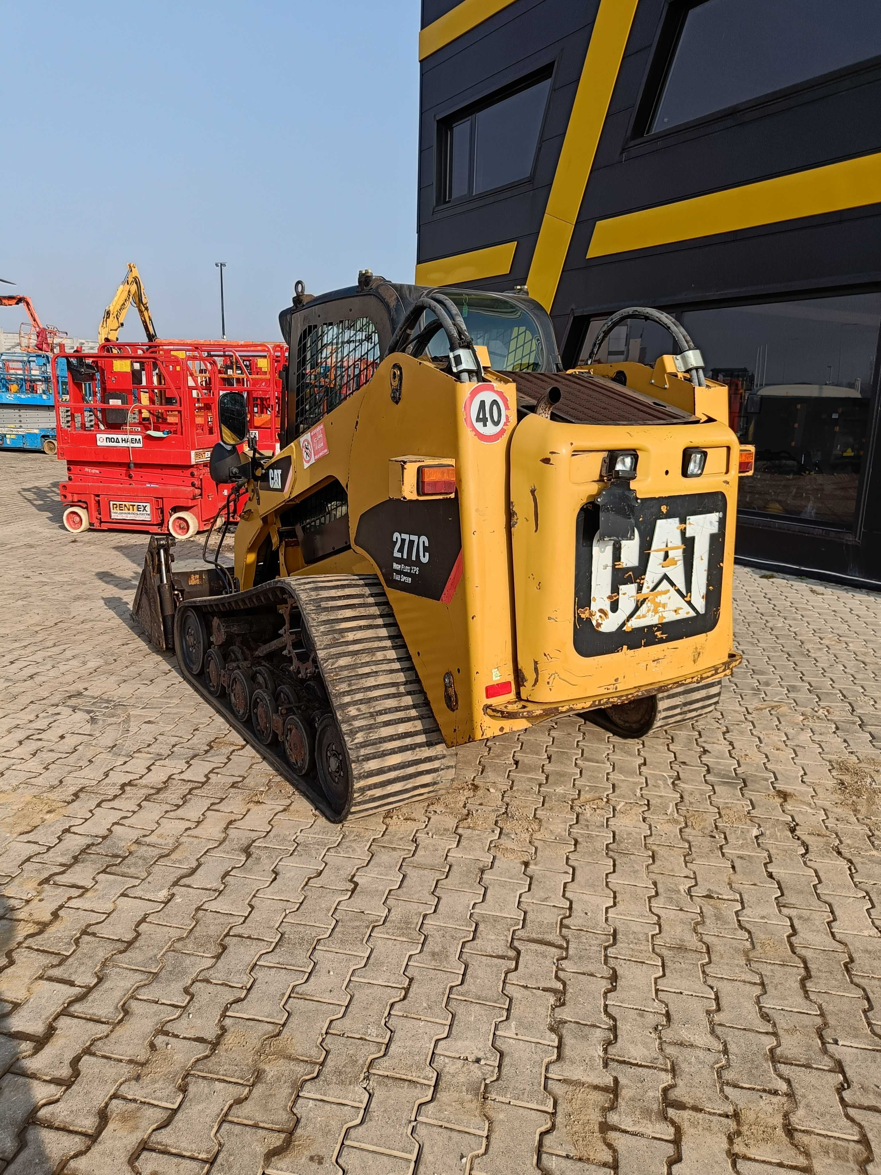 Верижен мини челен товарач 4200кг Caterpillar 277C ПОД НАЕМ от Рентекс