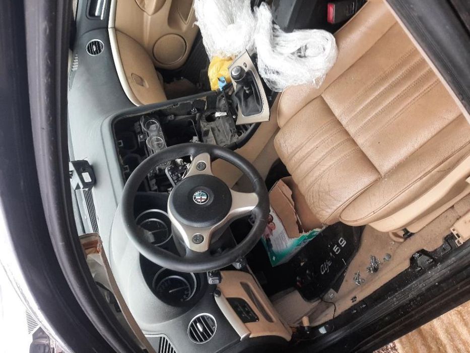 dezmembrez alfa romeo 159