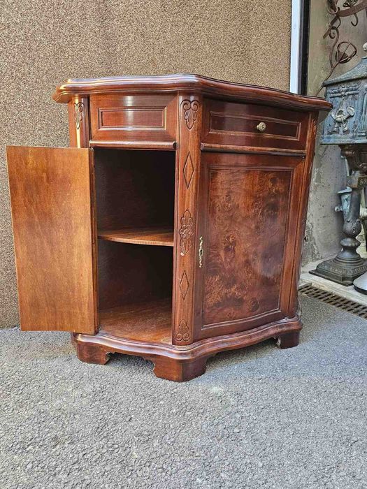 Конзолен шкаф с интарзия