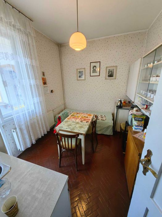 Продавам двустаен апартамент в центъра на гр. Перник ул. Кракра