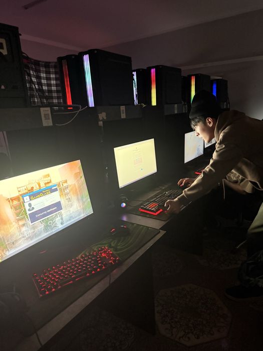 Срочно продаеться компьютерный и плейстейшн клуб ps 5