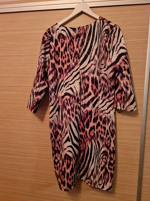 Vand rochie animal print, o singura purtare