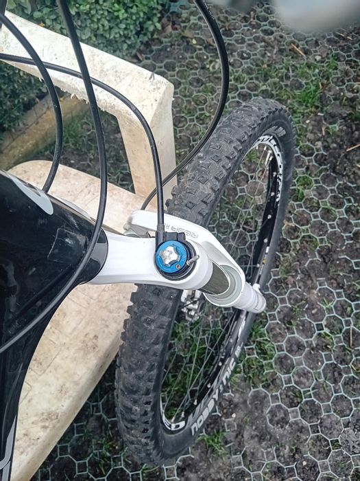 Vând bicicleta de carbon adusa de doua zile din Germania