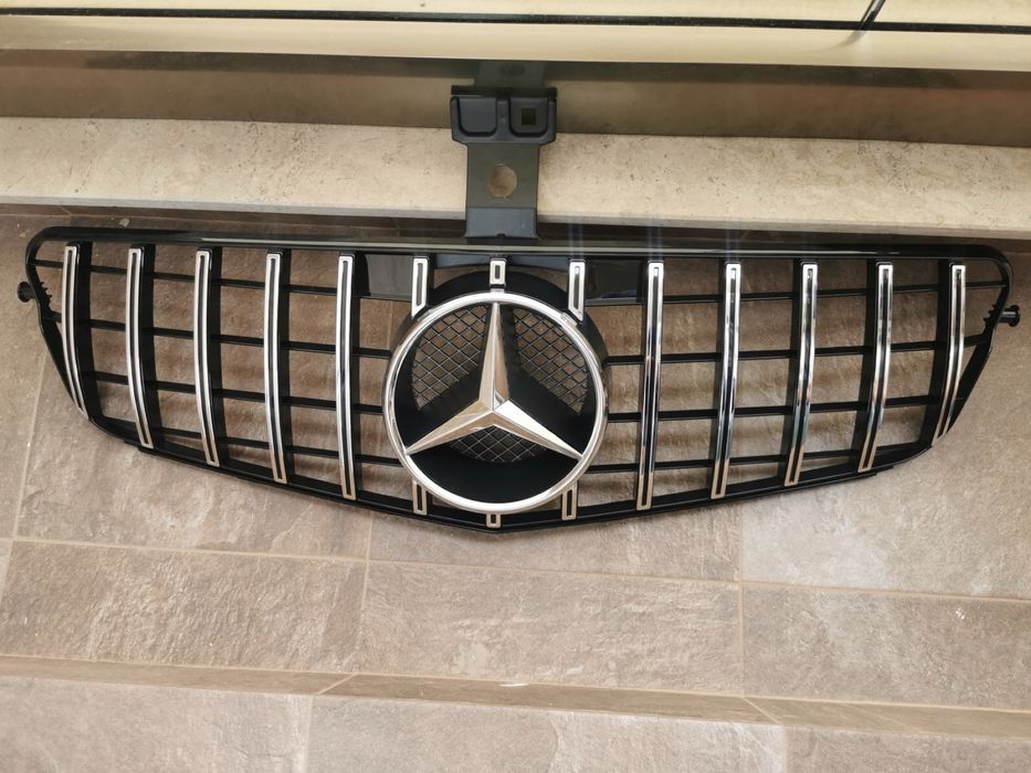 Решетка с емблема тип GT AMG за Mercedes W204